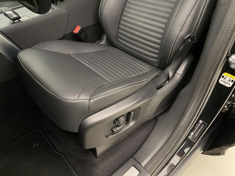 Land Rover Discovery P360 R-DYNAMIC SE AWD AUT CZ - fotka 24 z 50