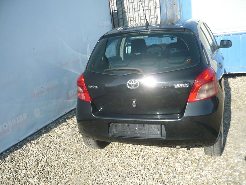 Toyota Yaris 1.0i 51Kw Klimatizace - fotka 8 z 25