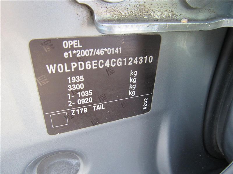 Opel Astra 1,4 Turbo 103kW - fotka 27 z 32