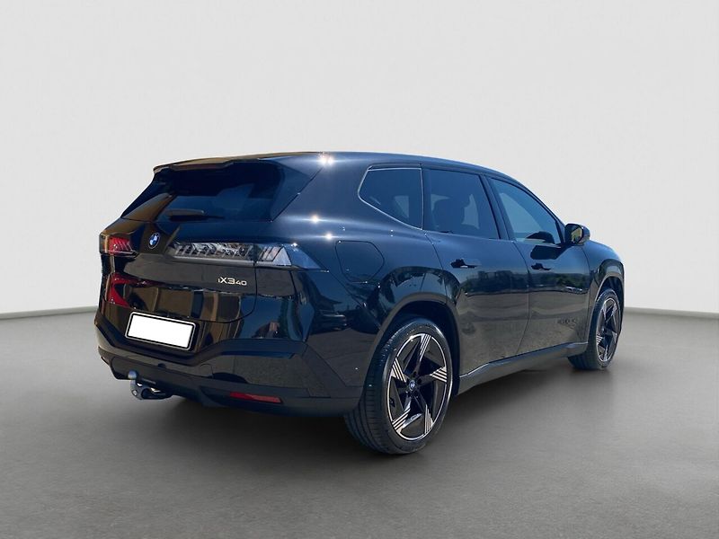 BMW iX3 40 HuD DrvAss+ ParkAssPro Taž - fotka 8 z 12
