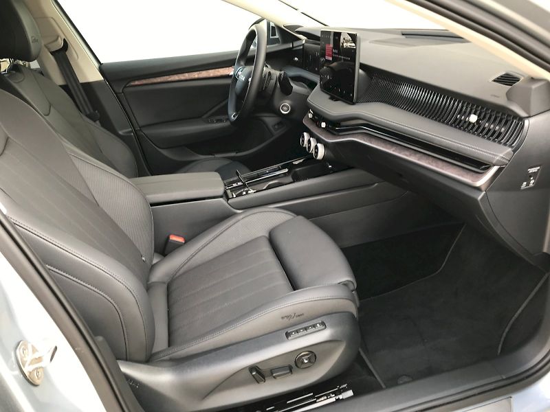 Škoda Superb (2025) COMBI L K TD 142/2.0 A7A - fotka 18 z 29