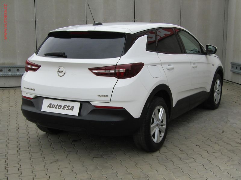 Opel Grandland X (2018) 1.2 PT, ČR, Edition - fotka 4 z 20
