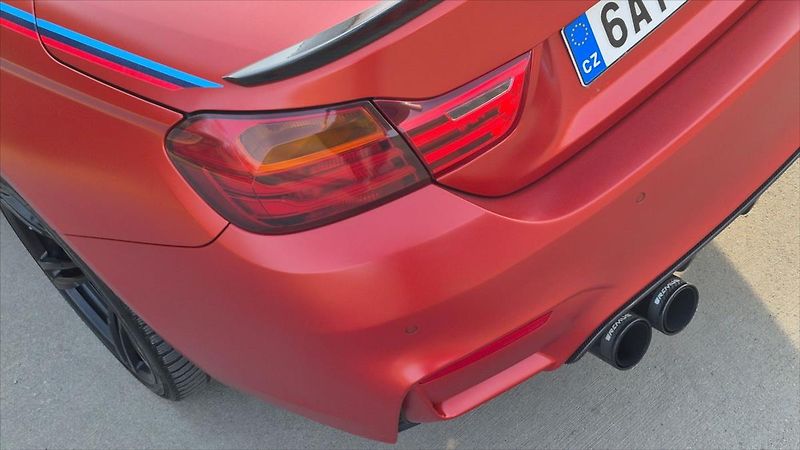 BMW M4 3,0 317 Kw Cabrio DPH REMUS - fotka 22 z 22