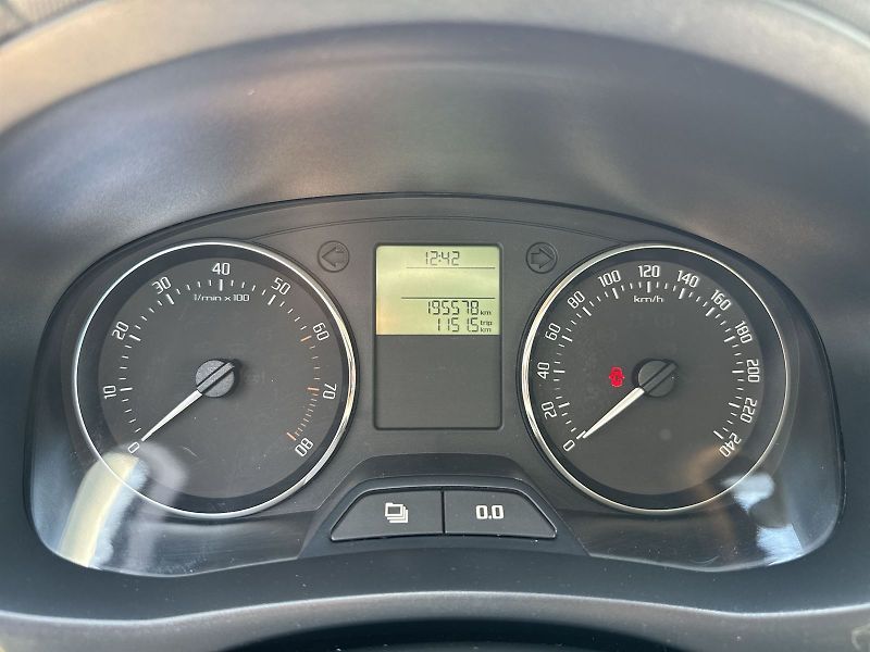 Škoda Roomster (2011) 1.2 TSI Ambition - fotka 6 z 24