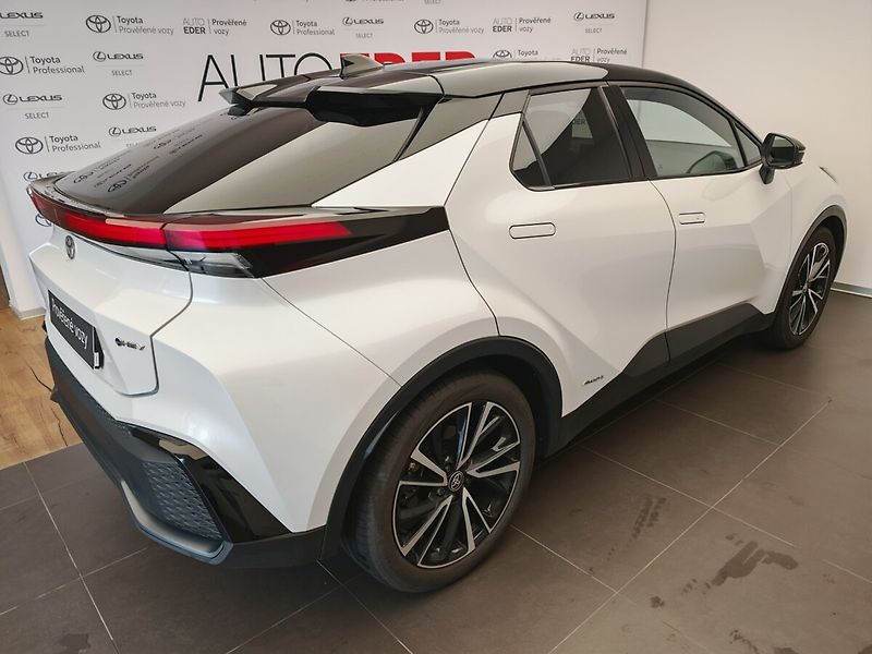 Toyota C-HR 2.0 Hybrid 4x4 Executive - fotka 4 z 44