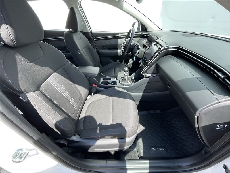 Hyundai Tucson 1,6 T-GDI Comfort PDC+AutoAC - fotka 17 z 22