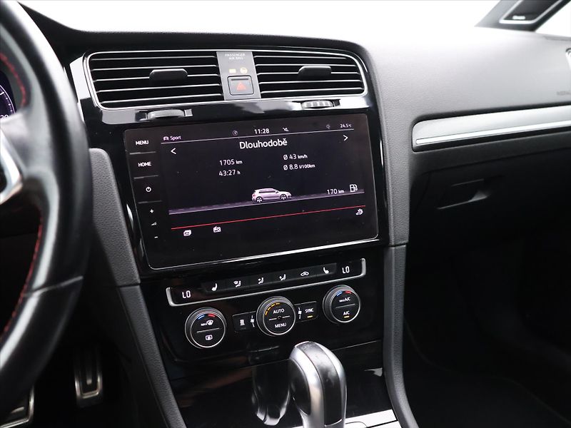 Volkswagen Golf 2,0 TSI GTI 180kW Performance - fotka 17 z 28