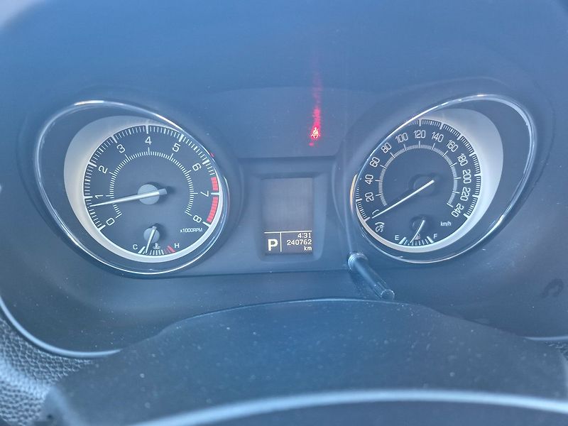 Suzuki Kizashi 2.4i 131kw,LPG,4WD,WEBASTO - fotka 14 z 24