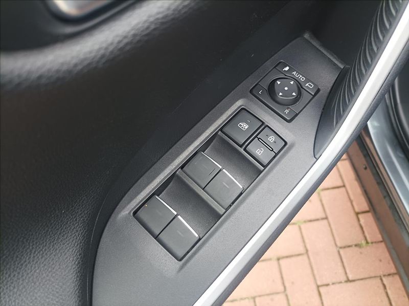 Toyota RAV4 2,5 PHEV Selection - fotka 9 z 18