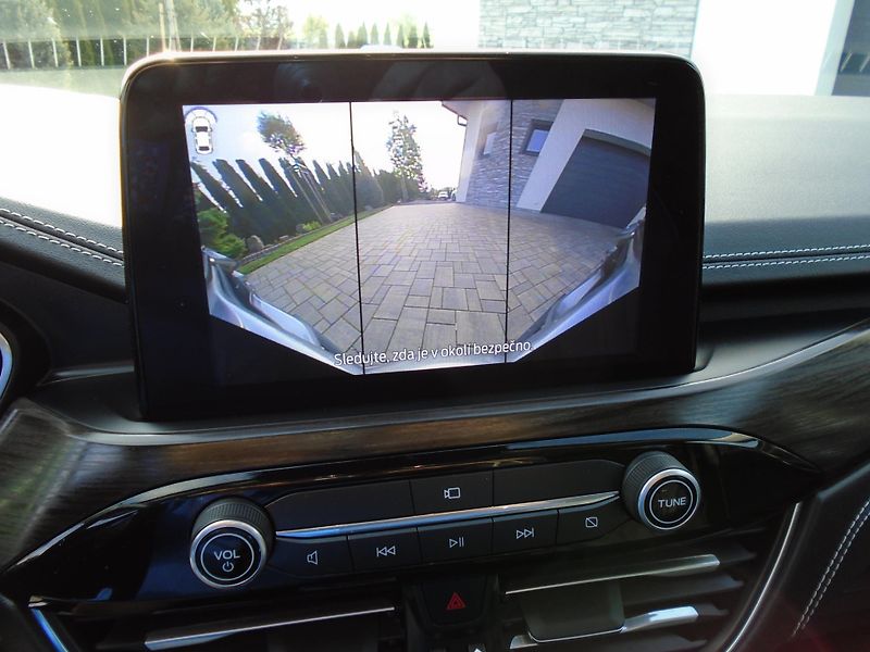 Ford Kuga 2,0EcoBlue 140kW AWD Vignale A - fotka 29 z 50