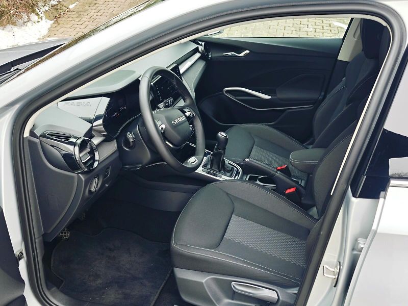 Škoda Fabia (2025) 1,0 TSI 85 kW Top Selection - fotka 10 z 31