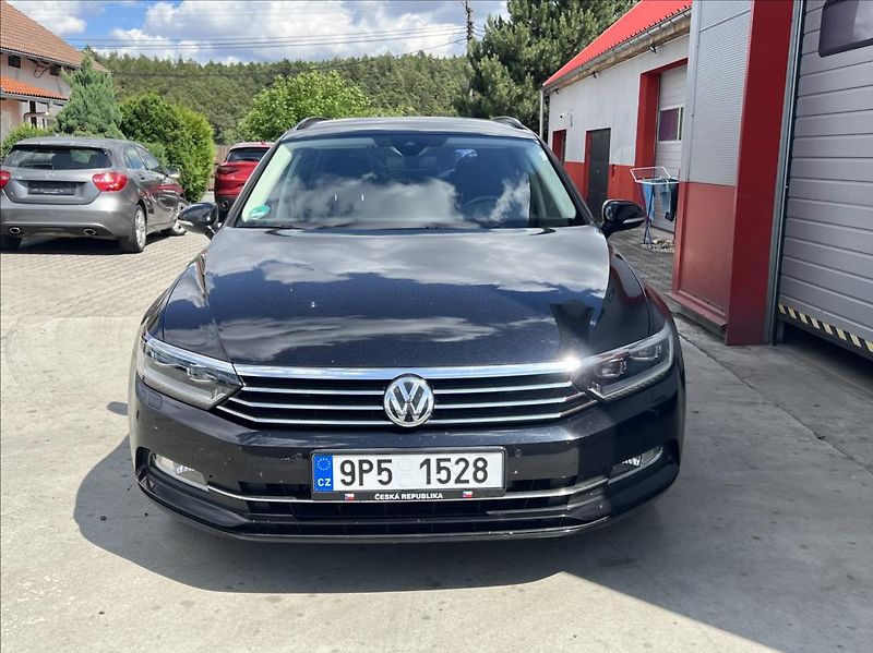 Volkswagen Passat 2,0 TDi MATRIX ComfortLine - fotka 8 z 28
