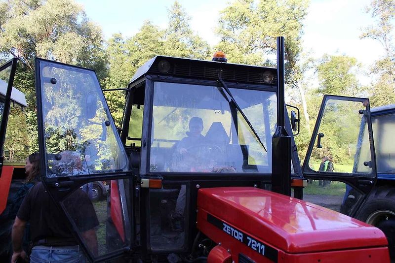 Traktory se poprvé na srazu představily v Budyni nad Ohří. Na snímku je historický asymetrický Farmall. Jeho majitel jej ukázal v plné parádě.