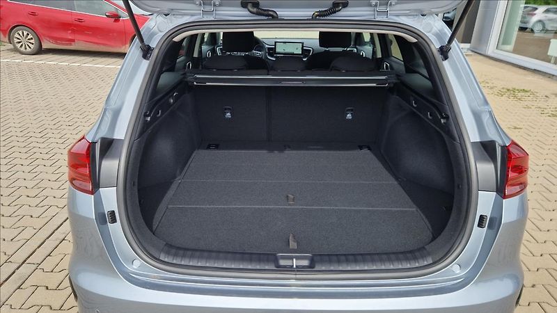 Kia Ceed 1,5 SW T-GDi 7DCT TOP - fotka 12 z 13