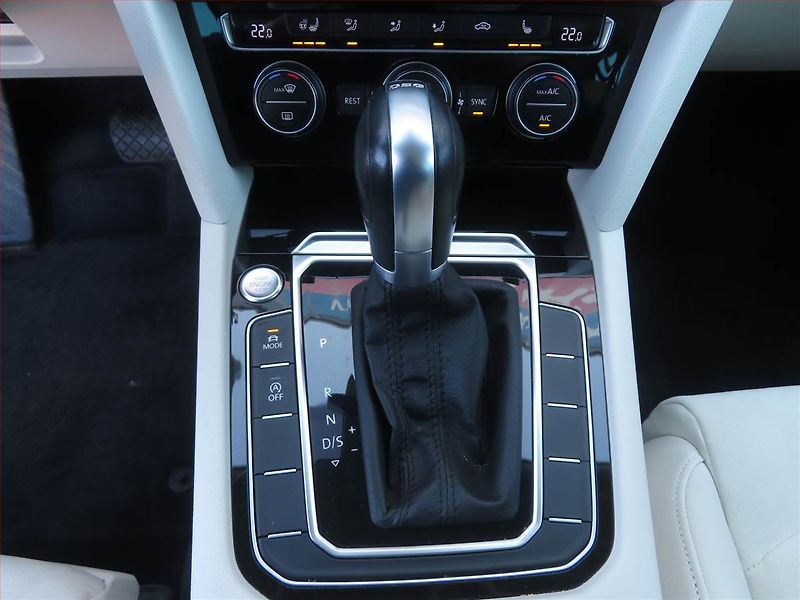 Volkswagen Passat (2016) 2.0 TDI, Automat, Serv.kniha - fotka 13 z 24