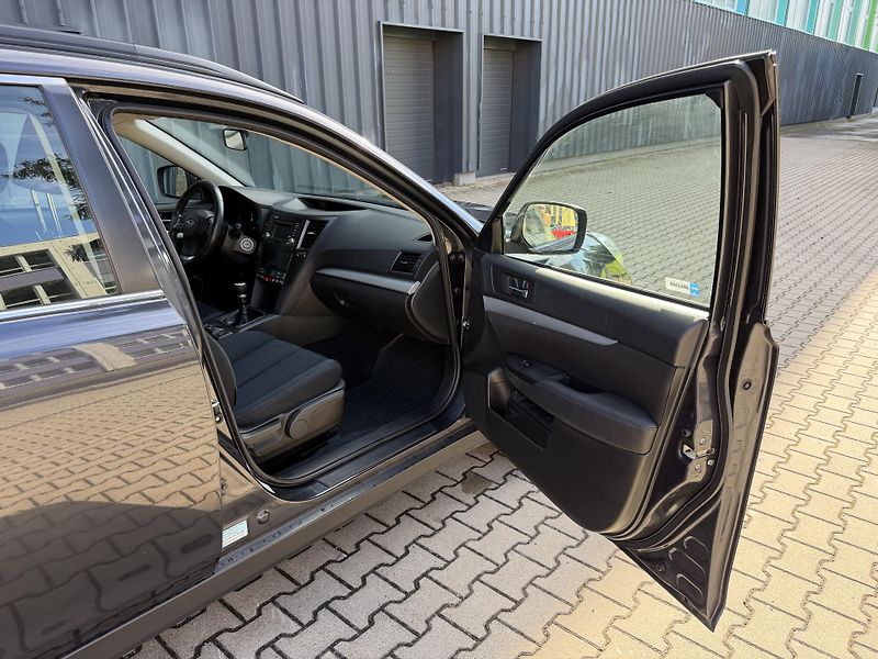 Subaru Outback 2,0 D BOXER / 4X4 / 110kW - fotka 18 z 28