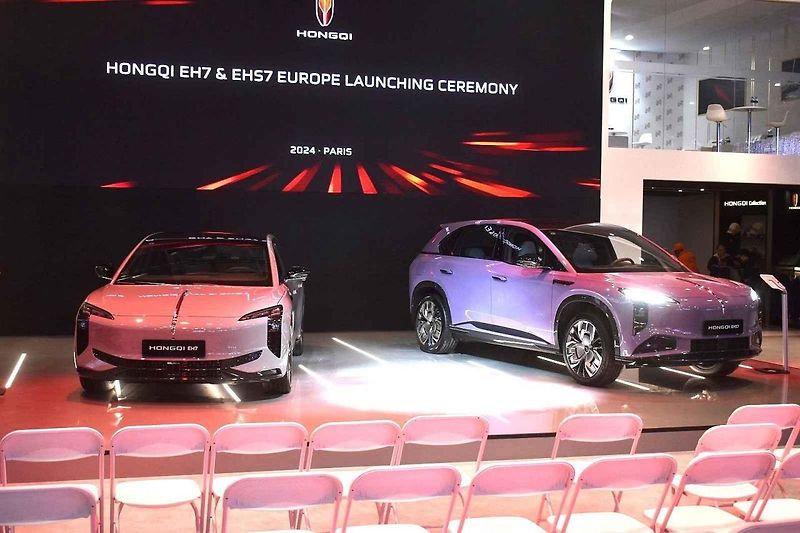 Nejhezčím autem autosalonu je nepochybně již dávno vyprodaná limitovaná edice Alfy Romeo 33 Stradale