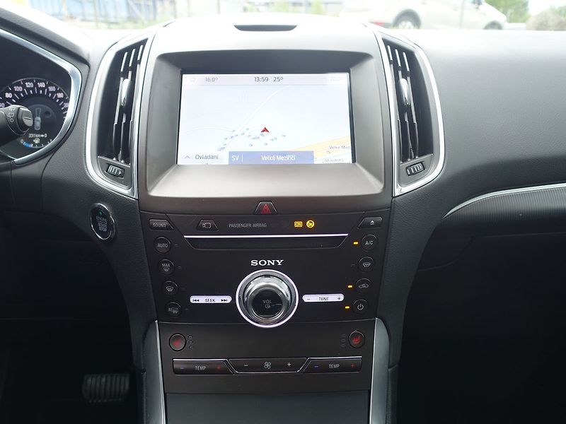 Ford S-MAX 140 kW, Titanium, REZERVOVÁNO - fotka 15 z 44