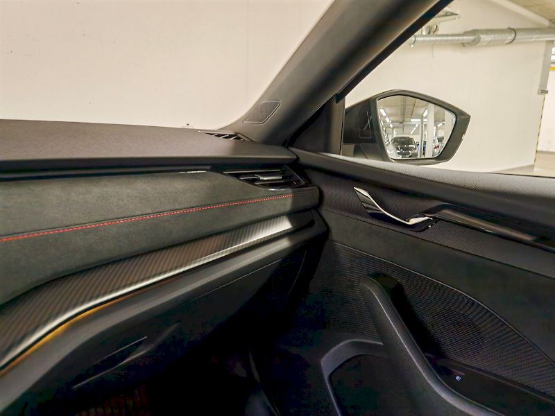 Škoda Octavia (2023) Combi 2.0 TSI 180 kW DSG RS - fotka 6 z 30