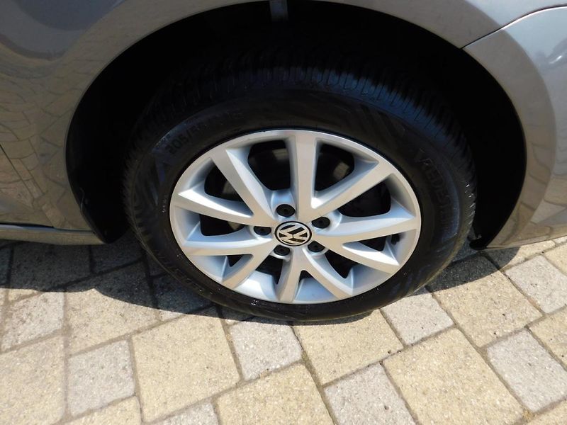 Volkswagen Touran (2009) 1.9 TDi DSG - fotka 20 z 31