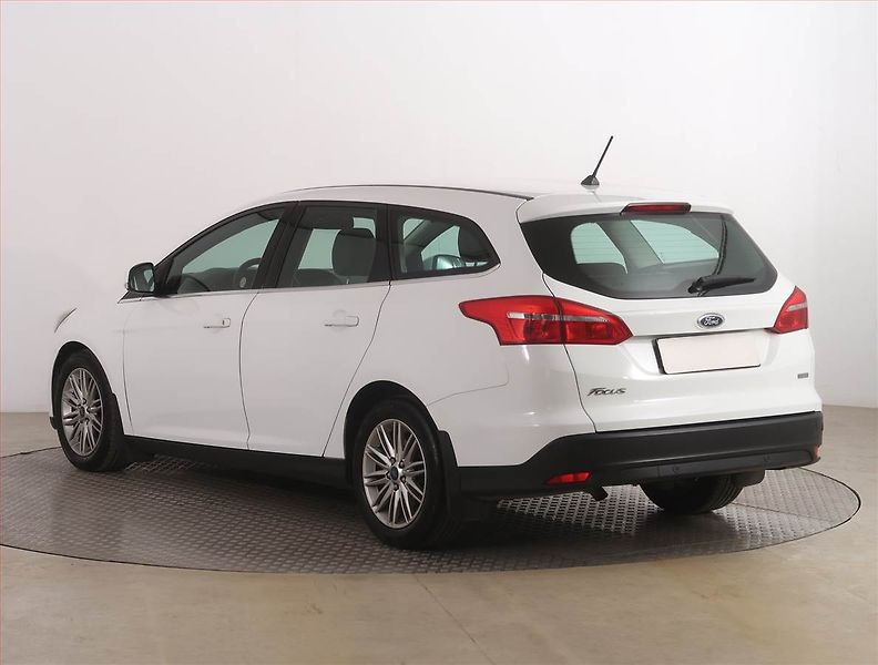 Ford Focus (2018) 1.0 EcoBoost, Tempomat - fotka 4 z 17