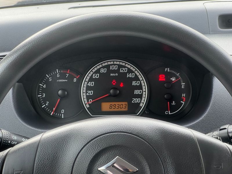 Suzuki Swift (2009) 1,3 i 66 Kw 4x4 - fotka 17 z 28