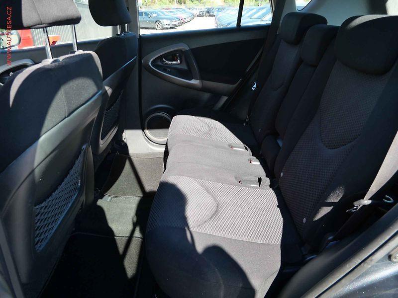 Toyota RAV4 (2007) 2.2 D4-D 4x4, AC, TZ - fotka 10 z 16