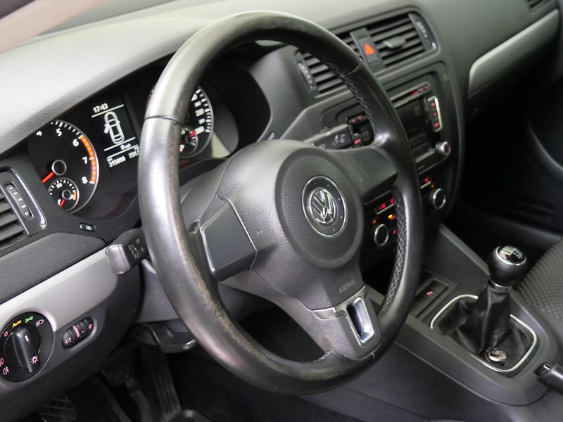 Volkswagen Jetta - fotka 14 z 21