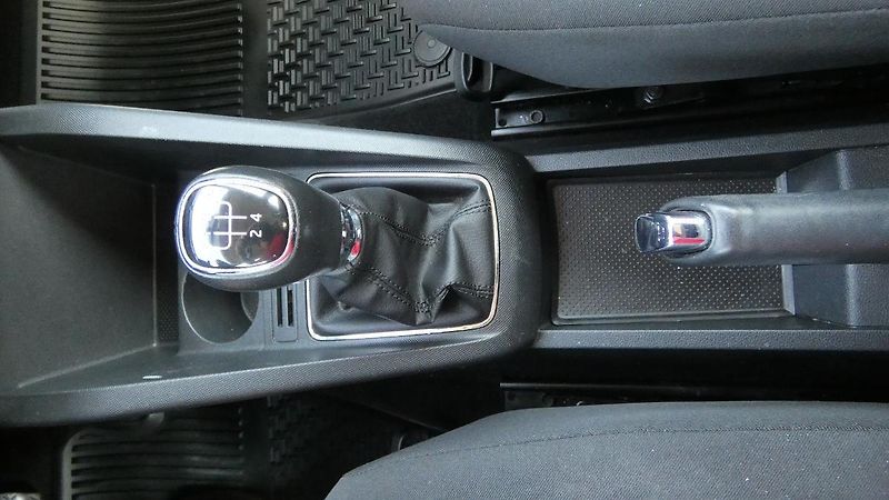 Škoda Fabia 1,2 TSI STYLE - fotka 18 z 22