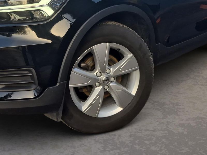 Volvo XC40 1,5 T3 FWD Momentum - fotka 6 z 17
