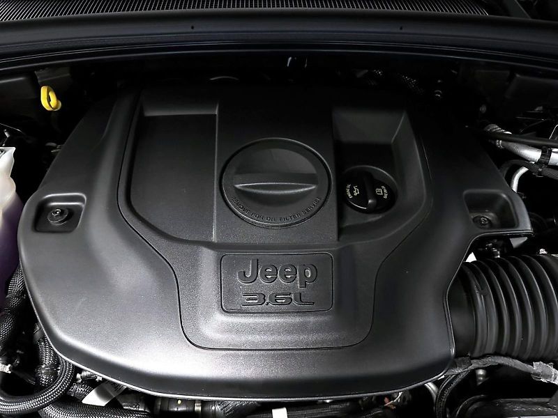 Jeep Grand Cherokee (2023) L 3,6 V6 291k 4x4 AT8 ZF SUMMI - fotka 6 z 31