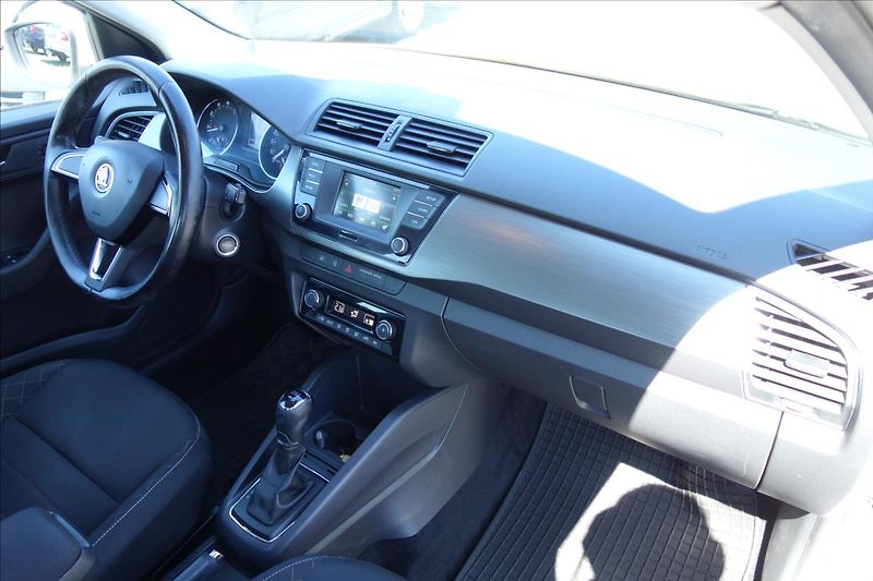 Škoda Fabia 1,2 TSi 81KW, ČR, DSG, STYLE. - fotka 12 z 33