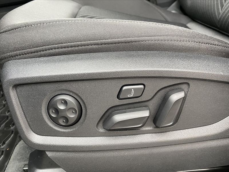 Audi Q5 2,0 S-LINE 40TFSI 150kW - fotka 12 z 26