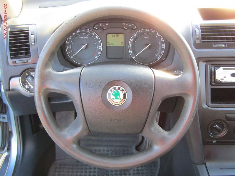 Škoda Octavia (2006) 1.6MPi, ČR - fotka 14 z 15