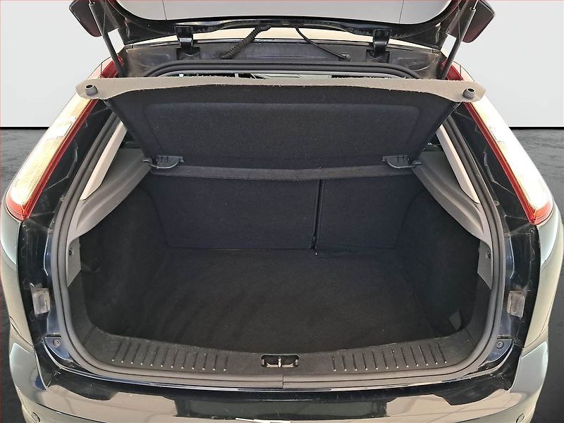 Ford Focus (2009) 1.8 16V, po STK, Tažné - fotka 13 z 15