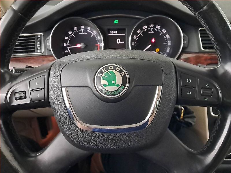 Škoda Superb (2011) Elegance 2.0 TDI, Navi, Xenony - fotka 15 z 16