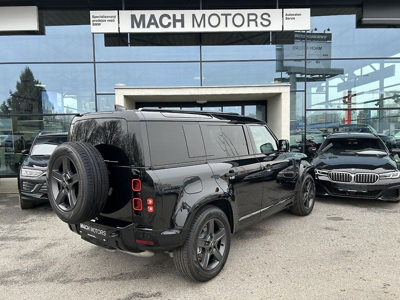Land Rover Defender 110 D300 X-Dynamic SE - fotka 6 z 18