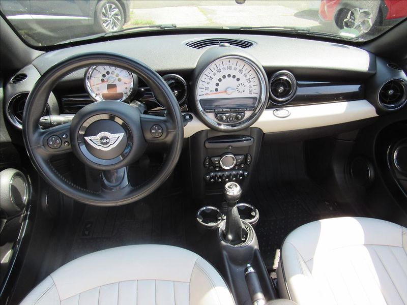 Mini Cooper 1,6 i 90kW Roadster Cabrio - fotka 11 z 43