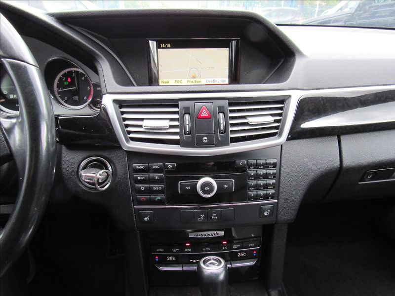 Mercedes-Benz Třídy E 2,1 E 220 CDI Avantgarde - fotka 15 z 32