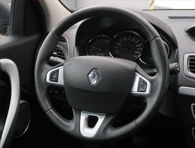 Renault Fluence (2010) 1.6 16V, po STK, jezdí výborně - fotka 18 z 18
