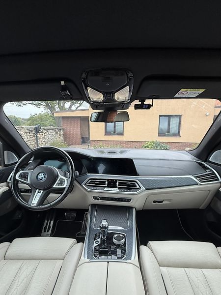 BMW X5 (2022) XDrive45e - fotka 17 z 39