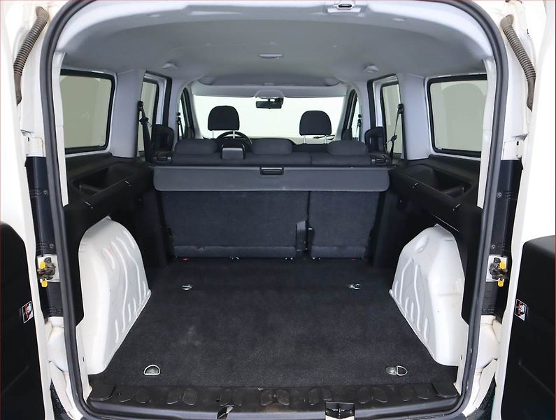 Fiat Dobló (2023) Maxi 1.6 MultiJet, 5Míst, SR - fotka 14 z 17