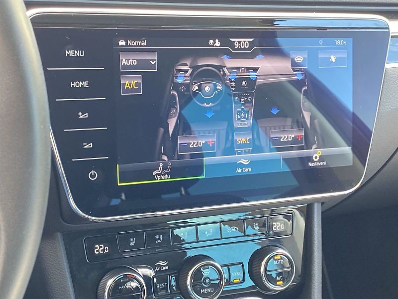 Škoda Superb (2023) Combi 2.0 TDI 4x4 DSG L&K - fotka 24 z 44