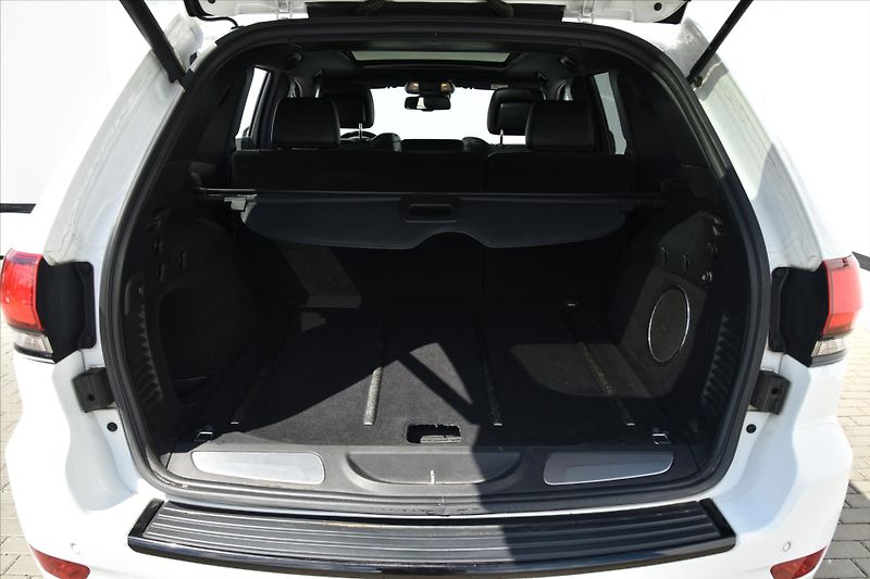 Jeep Grand Cherokee 6.4 SRT 344kW AWD NAVI ČR - fotka 12 z 33