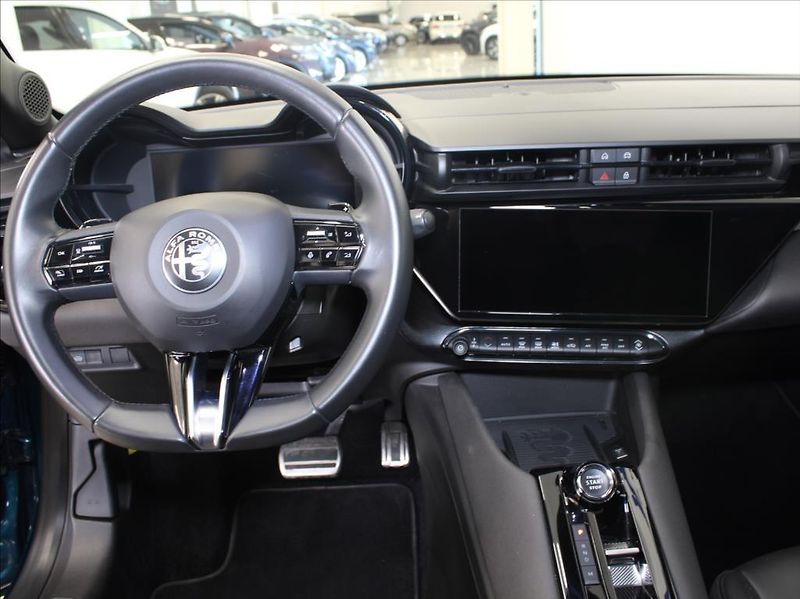 Alfa Romeo Junior 1,2 Hybrid 145k.PANO.El.sed.ČR - fotka 10 z 13
