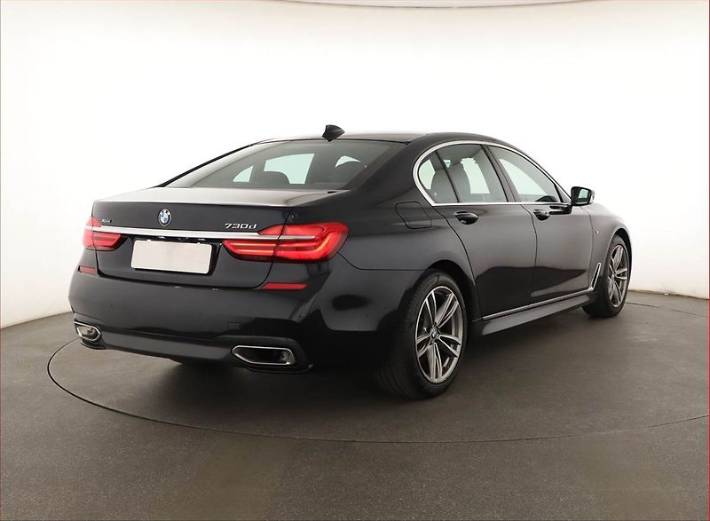 BMW Řada 7 (2019) M Paket 730 d xDrive, ČR - fotka 5 z 31