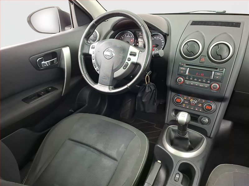 Nissan Qashqai (2012) 1.6 i, 7 míst, Tempomat - fotka 7 z 18