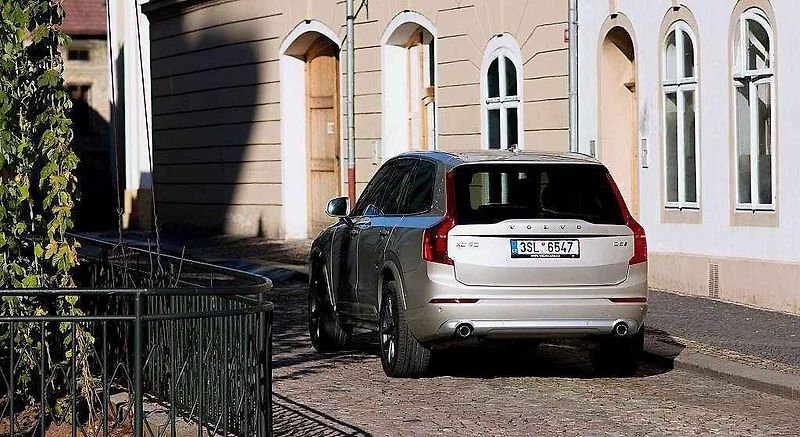 Volvo XC90.