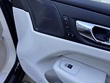 Volvo XC60 FWD B5/vzduch/4*klima/PANO/  - náhled 13