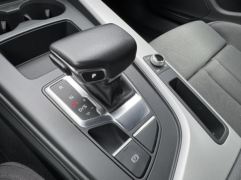 Audi A4 (2022) A4 35TDI, Stronic, Tažné, Led - fotka 24 z 36